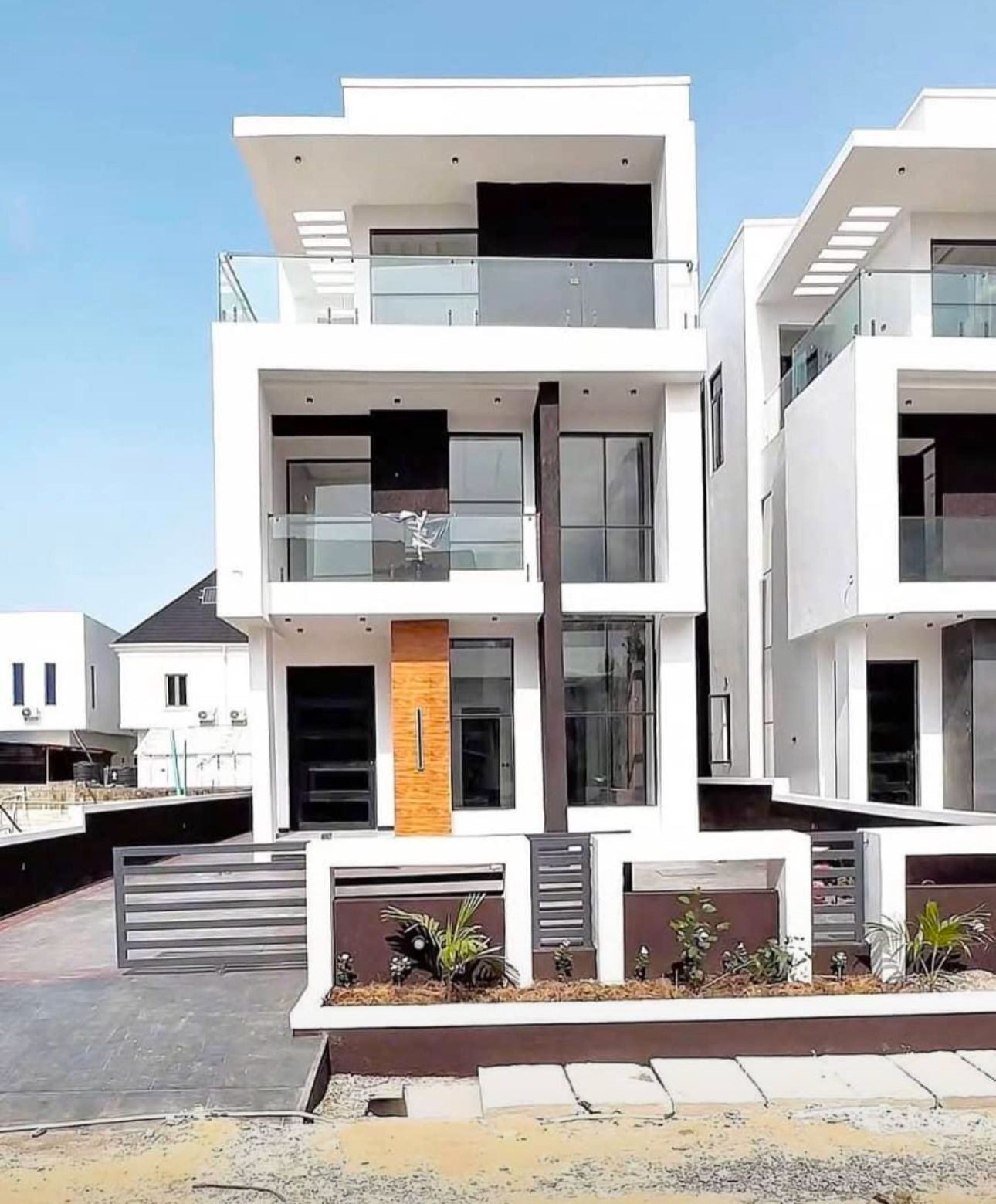 5 Bedroom fully detached duplex