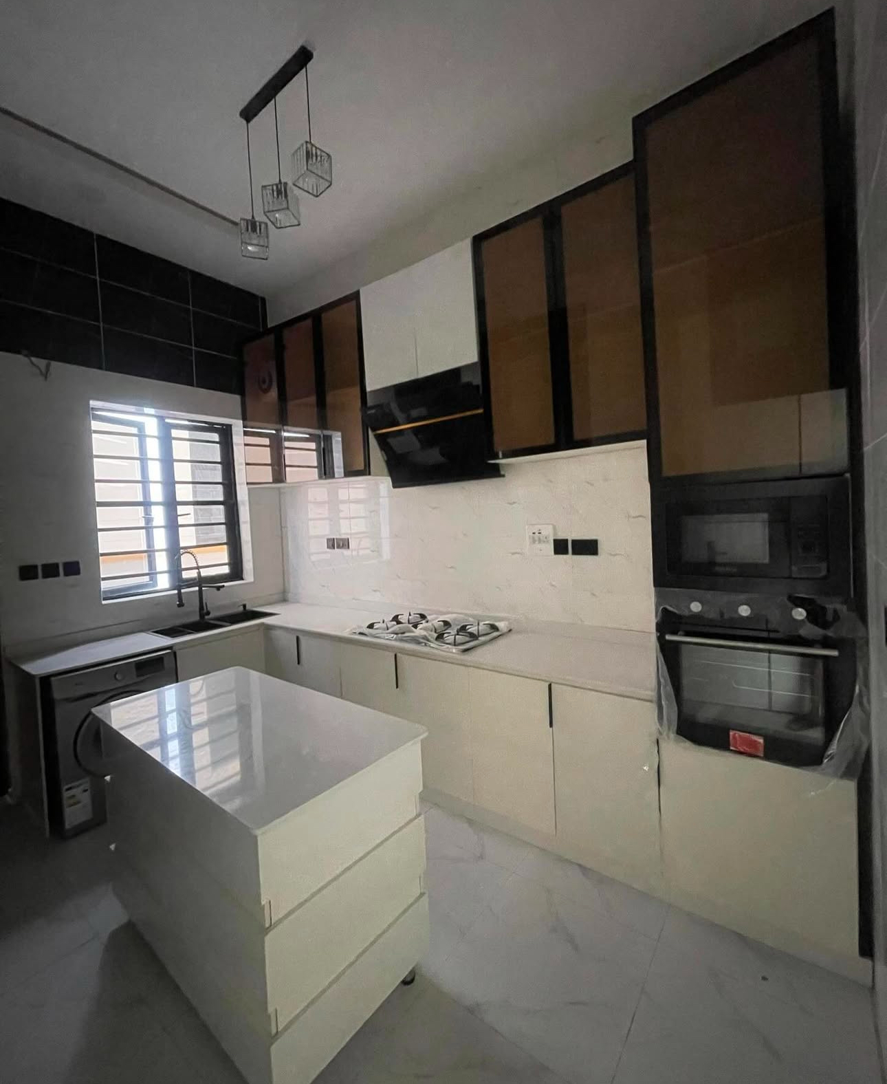 DETACHED 4 bedroom duplex