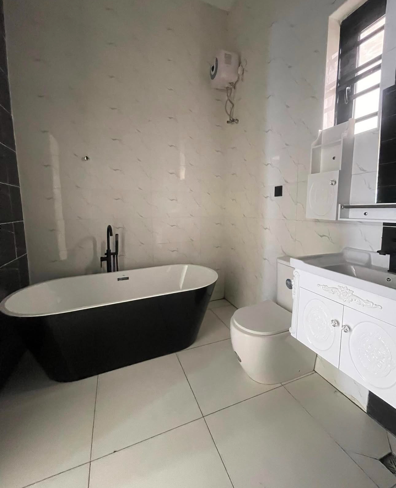 DETACHED 4 bedroom duplex