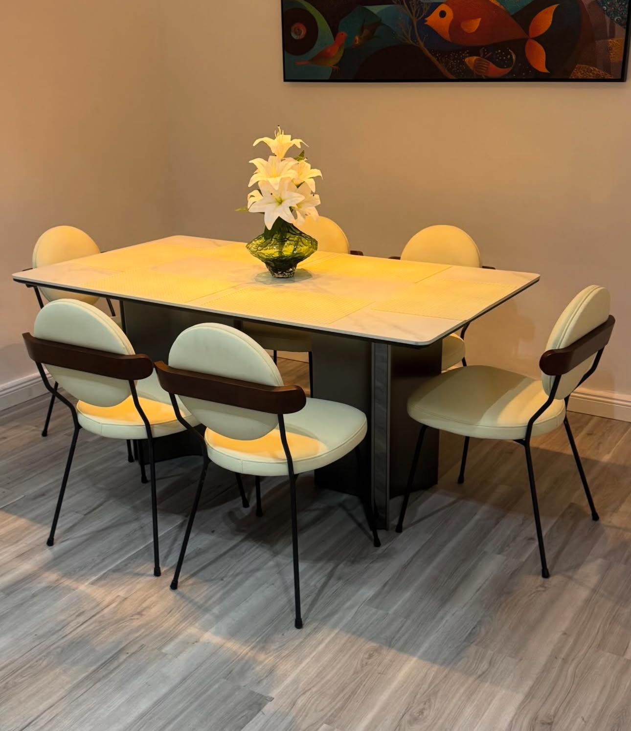 6 seater dining set available