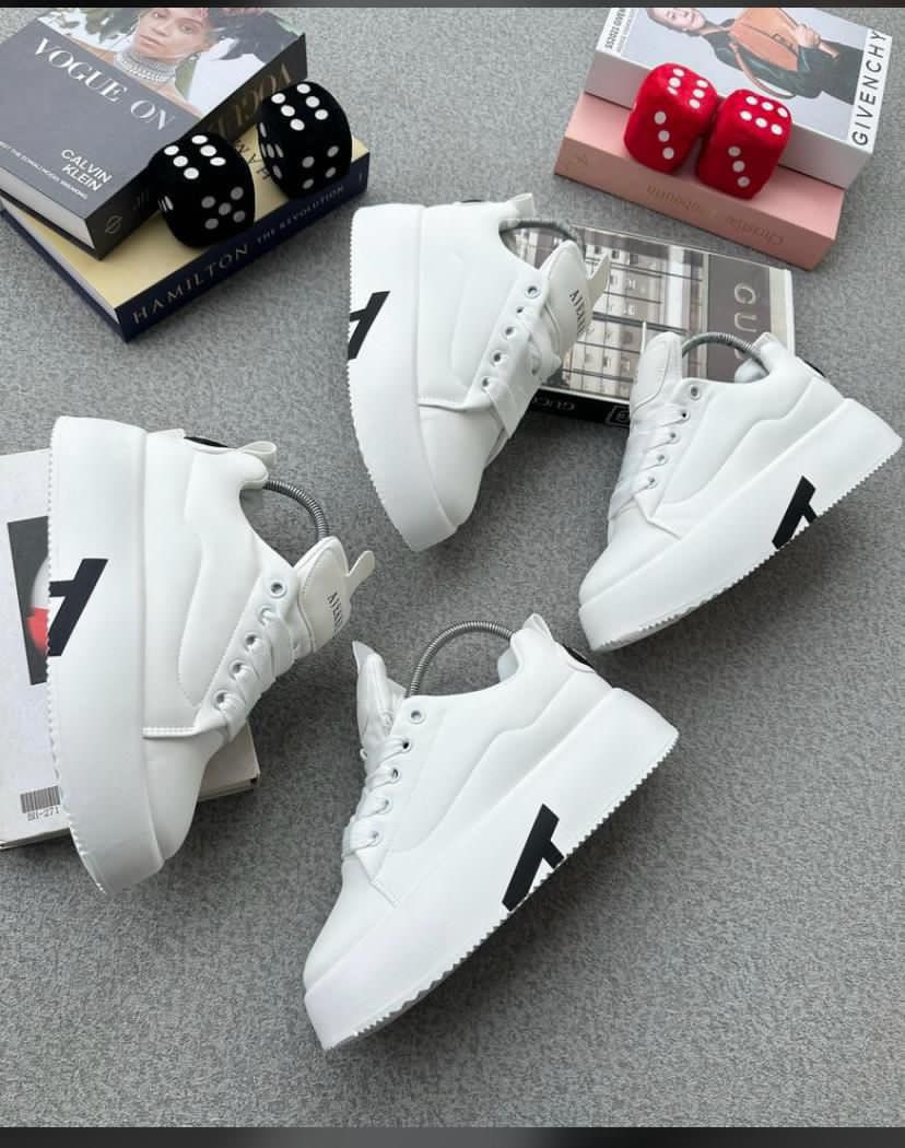 Super quality ajekke sneakers