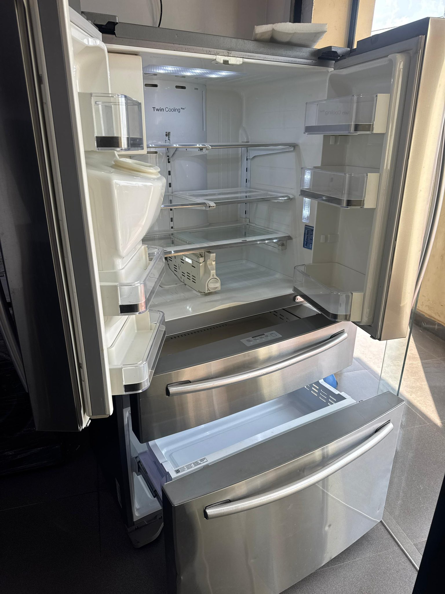 Samsung 620ltr inverter refrigerator with water dispenser